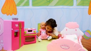 Беби Бон Эмили нашла котенка. Видео для Девочек