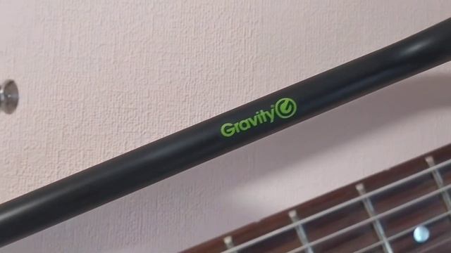 Настенный держатель для электрогитары Gravity GGSWMB01EB смотреть онлайн