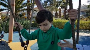 ШОУ Baby Zara - Элис и Зара на детской площадке