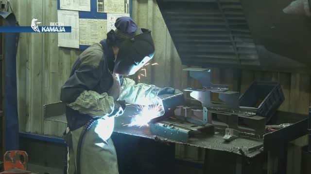 Женщины на заводах «КАМАЗа» смотреть онлайн