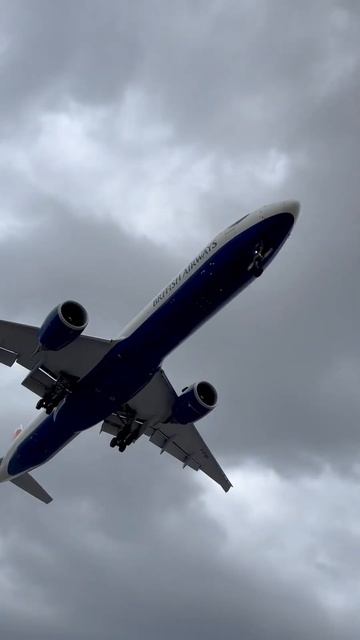 Massive Boeing 777 landing #boeing #landing #heathrow #aviation #airplane смотреть онлайн