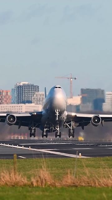 Посмотрим на взлёт великолепного "Джамбо" 🛫❤ смотреть онлайн