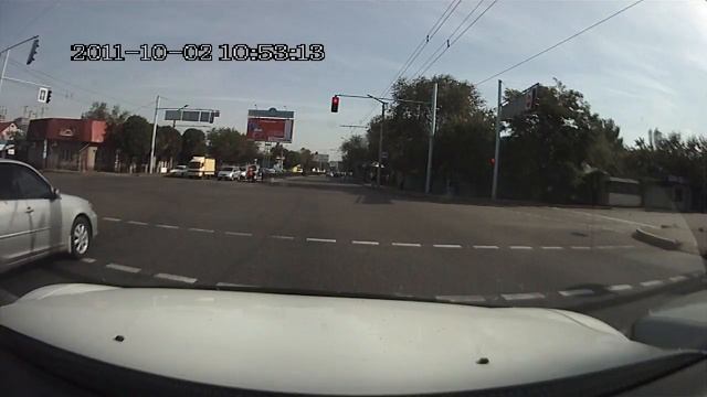 FILE6107 Алматы - техничный разворот на красный.mp4 смотреть онлайн
