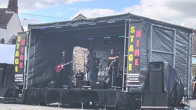 View from the sound tent live music wonderwall faker maker oasis live смотреть онлайн