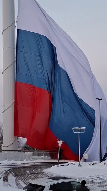 Смена самого большого флага России, г.Красноярск
