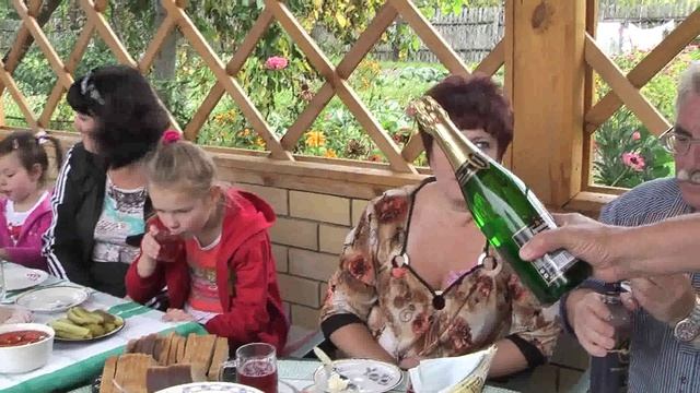 кому сок, кому мартини, а кому и водочку смотреть онлайн
