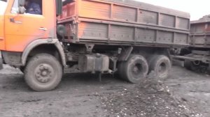 ТРАКТОР ТАЩИТ КАМАЗ Застрял.ТЕХНИКА В РАБОТЕ.СБОР СВЕКЛЫ НА ПОЛЕ