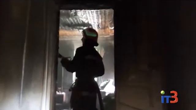 В понедельник пожарные тушили дом в Бурлачьей Балке смотреть онлайн