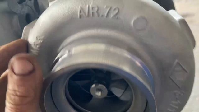 Scania 113 . 360 montagem de motor preparação para funcionar motor aqui na oficina смотреть онлайн