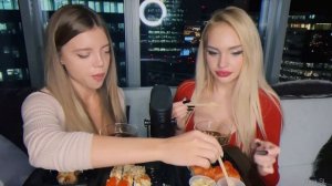 АСМР ИТИНГ с подругой 💋🍣 ASMR EATING SOUNDS 🍙