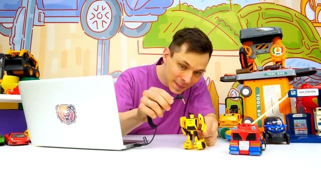 Строим летний домик для трансформеров! Игрушки для мальчиков и трансформеры в видео для детей смотреть онлайн