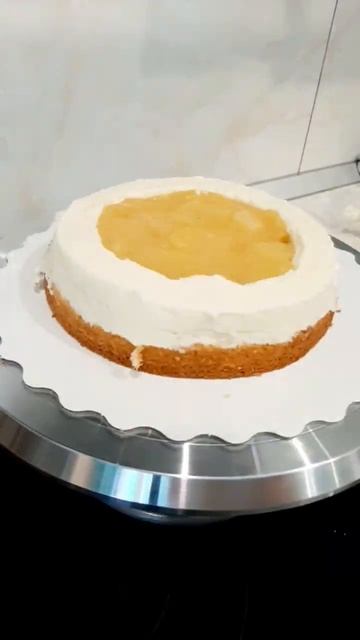 Как вам такая начинка? Кокос-ананас😋 #рабочийпроцесс #тортпинаколада #сборкаторта