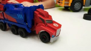 Видео про игры Трансформеры! Автобот Оптимус Прайм VS Мегатрон! Заезд по снегу в Автомастерской