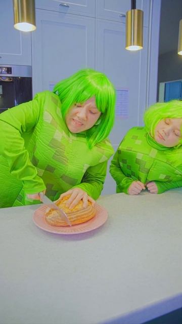 Funny Minecraft Creeper Family! #funny #minecraft #family смотреть онлайн