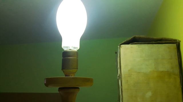 Żarówka Polamp Z 1975R. смотреть онлайн