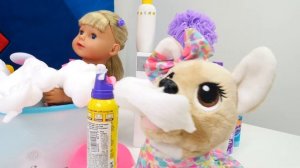 У Беби Бон в ушах вода! Игры для девочек Как Мама. Дочки матери для детей