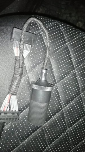 Как установить адаптер подключения видеорегистратора в плафон автомобиля.