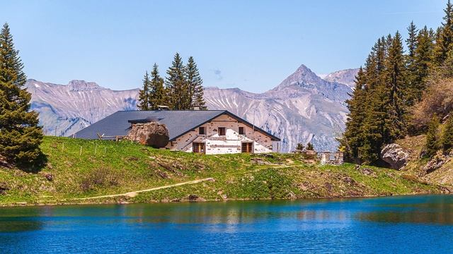 Country music for leisure and focus and country house illustrations on the mountains by the lake смотреть онлайн