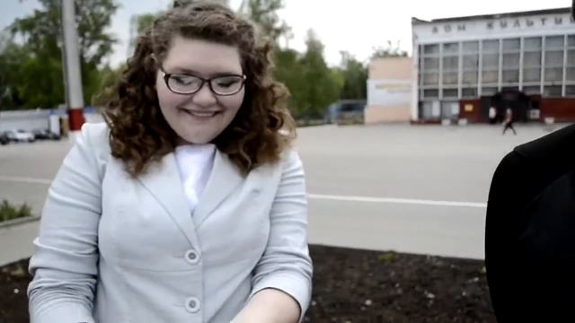 Юлька поздравляет выпускников.Лукоянов:) смотреть онлайн