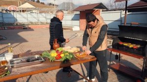 ПИРАНЬИ на МАНГАЛЕ. ПРИГОТОВИЛИ ПИРАНЬЮ и СЪЕЛИ. ENG SUB