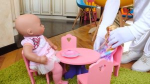 Кукла БЕБИ БОН испачкалась! Стираем одежду для кукол Baby Born! Смешное видео. Весёлые игры Как Мама