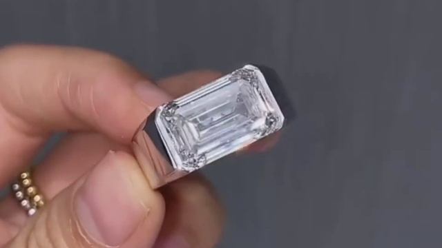 Кольцо с CVD бриллиантом. смотреть онлайн