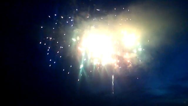 Праздничный салют!!! 350 лет Иркутску.MP4 смотреть онлайн
