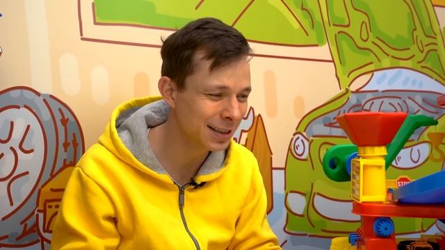 Бамблби отбивает атаку десептиконов в городе! – Роботы Трансформеры в видео про машинки смотреть онлайн