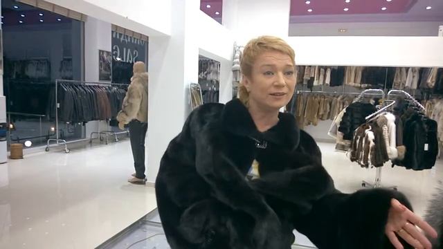 В меховом салоне Империал, мы оказались случайно... смотреть онлайн