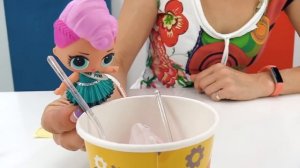 Куклы Лол и Маша Капуки делают сладкие прически.