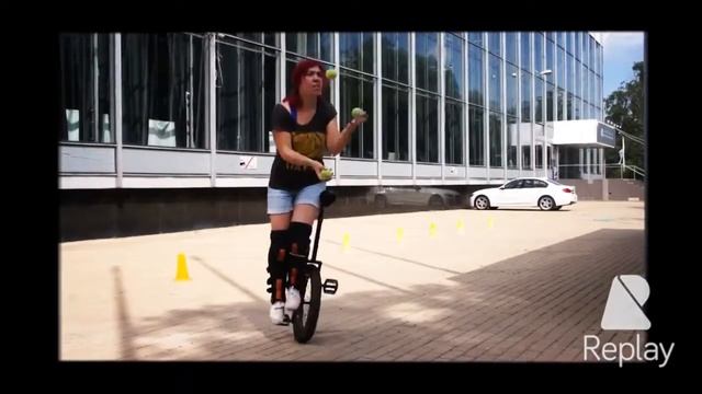 Жонглирование на уницикле/ Juggling On Unicycle