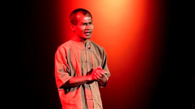 Жизнь проста Зачем мы ее усложняем? Jon Jandai "TED" смотреть онлайн