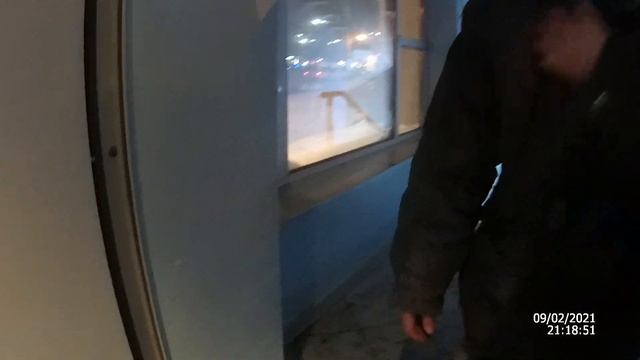 Двухфакторная аунтефикация на выходе из KFC: бомж-контроль смотреть онлайн