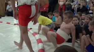 Сумо (Sumo) - показательные поединки сумоистов (дети)