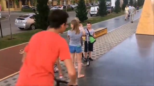 ЯЖМАТЬ В СКЕЙТ ПАРКЕ смотреть онлайн