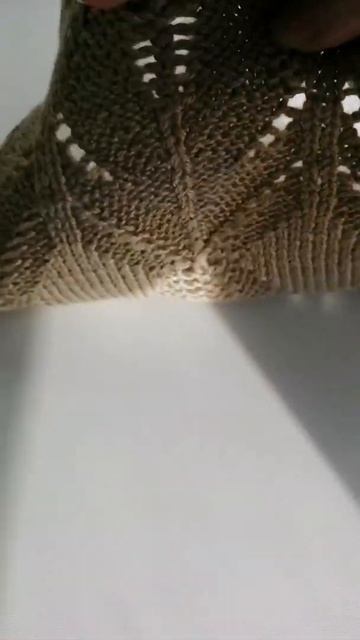 Крупный лиственный узор, схема в описании смотреть онлайн