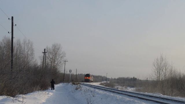 "По прямой". Тепловоз ТЭП70-0258 С Пригородным поездом Алябьево - Ивдель смотреть онлайн