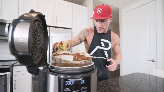 ANABOLIC FRENCH TOAST STICKS | High Protein Bodybuilding Breakfast Recipe смотреть онлайн