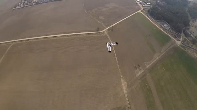 Полёт крыла Sonicmodell AR Wing 900. Взгляд со стороны