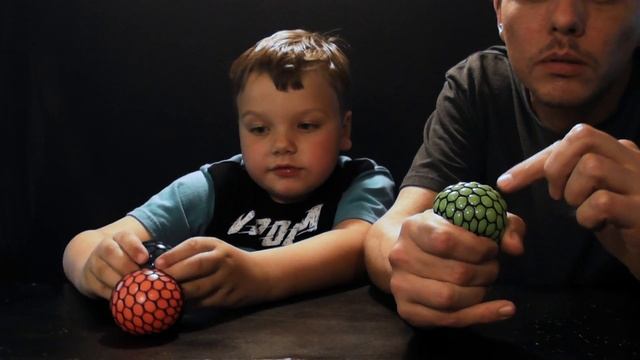 Fidget SQUISHY Mesh Ball! смотреть онлайн