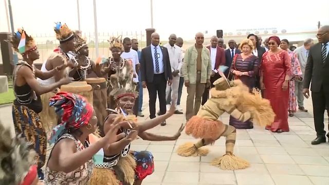 La Première Dame Dominique Ouattara célèbre le 20e l'anniversaire de l'OPDAD à Kinshasa смотреть онлайн
