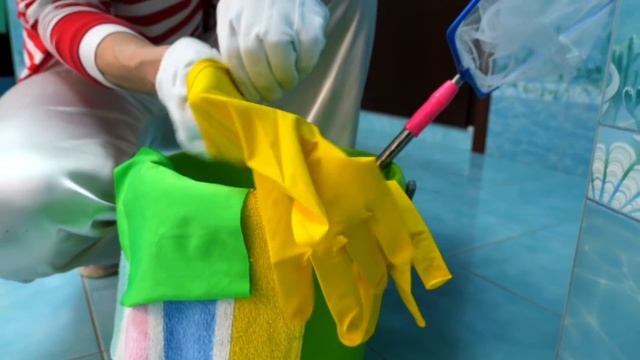 Весёлые игры – Кукла БЕБИ БОН плавает в бассейне с АКУЛОЙ! - Baby Born в видео игрушки для ванной смотреть онлайн