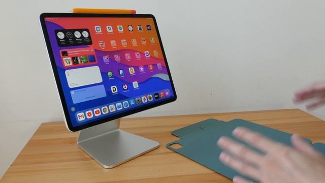 Artist Review: Lululook Magnetic Stand for iPad Pro and Air 4 смотреть онлайн