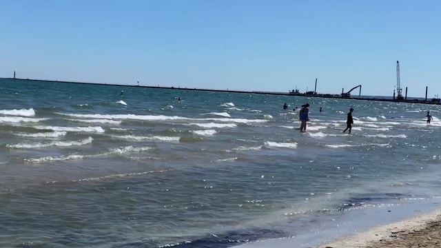 НОВЫЙ РАБОТНИК НА СТРОЙКЕ. ПЛЯЖ. ОН ИЛИ ОНА? смотреть онлайн