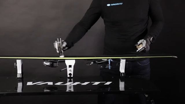 How to use liquid RC SPEED liquid glide wax on alpine Skis смотреть онлайн