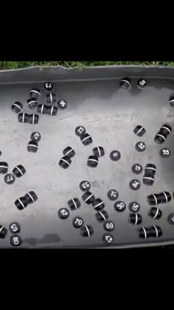 Бочки в воде выстраиваются в ряды смотреть онлайн