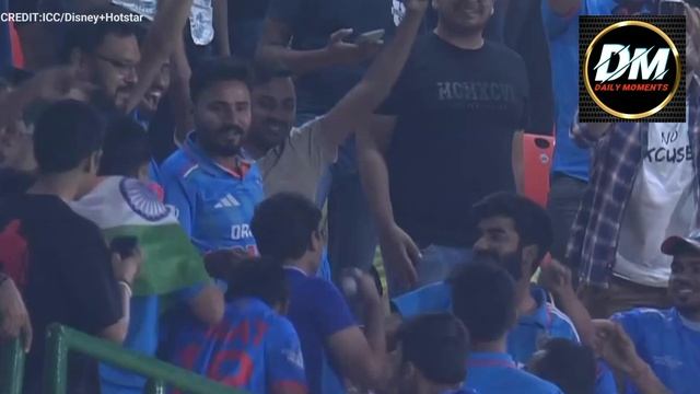 Virat Kohli Did This When Shreyas Iyer Hit 101 M Six In Match Against Afganistan | CWC 2023