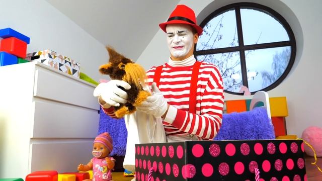 Смешное видео - У куклы Беби Бон Двойник! – Новые игры для детей с Baby Born. Детские мультики. смотреть онлайн