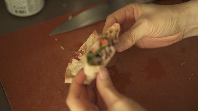 Vlogㅣ 6개월간 2키로 감량 건강하게 꾸준히 먹는 식습관, 구축아파트 베란다 허브 텃밭 만들기 시작, , 통밀또띠아, 토마토살사소스, 돼지고기 생강구이, 미니멀라이프