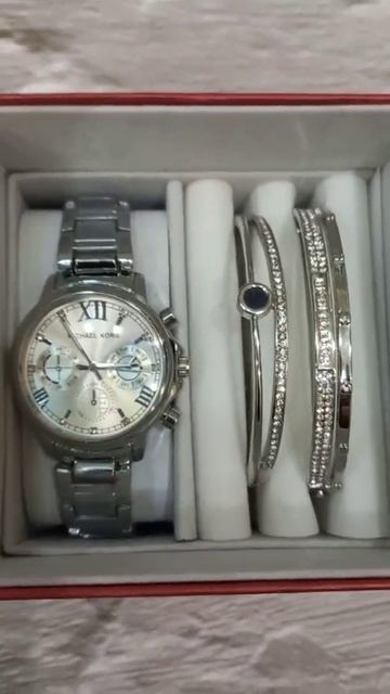 Наборы женские часы+браслеты смотреть онлайн